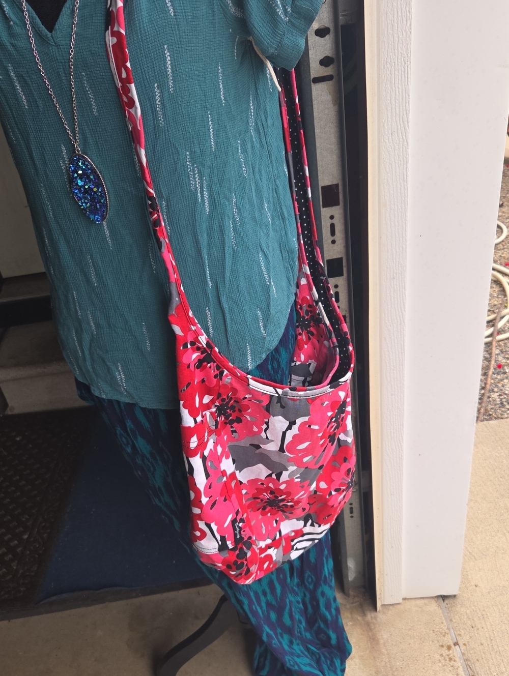 Thirty One Floral Crossbody Shoulder Bag in Pink and Red